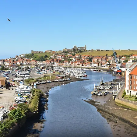 Larpool Mews * Whitby